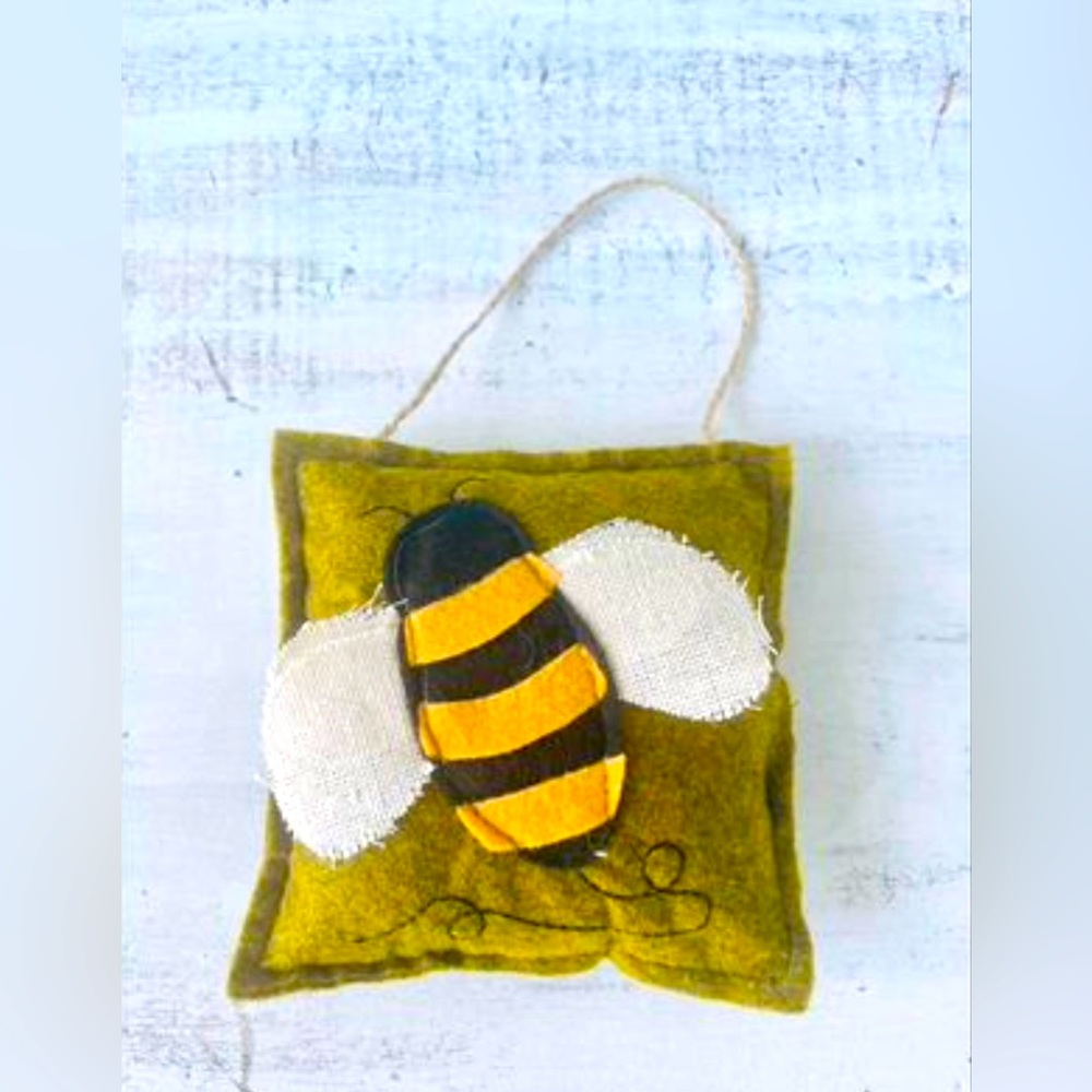 *Felt Bee Pillow Hanger